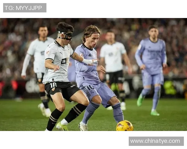 西甲激战切尔西与曼联战成平局争议判罚引发全场热议