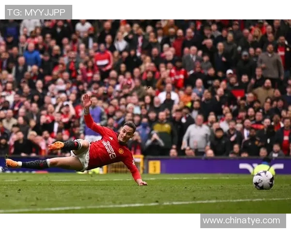 英超激战巴萨大胜曼联点球争议引发全场热议