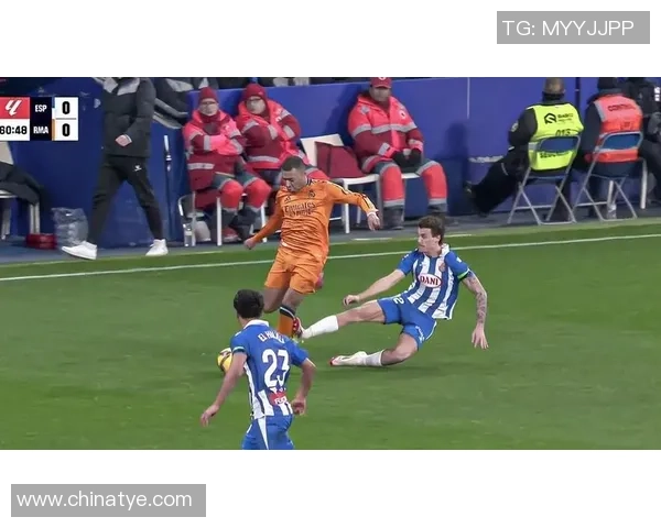 西甲精彩对决那不勒斯大胜曼联4-0逆转瞬间引发全场狂欢