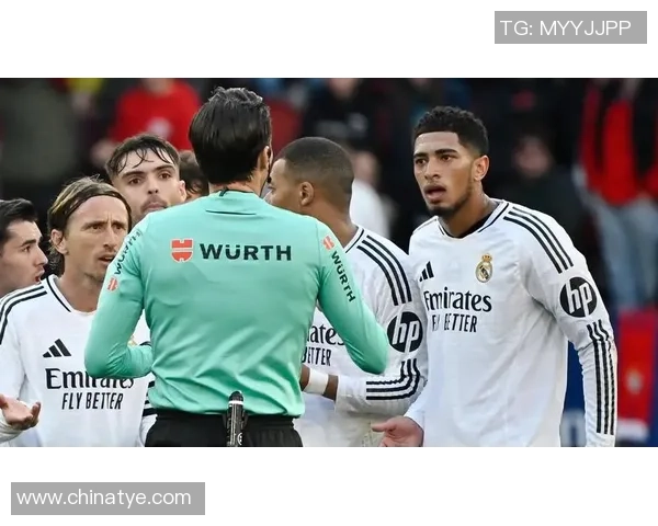 意甲焦点战巴萨小胜皇马引发争议判罚全场沸腾