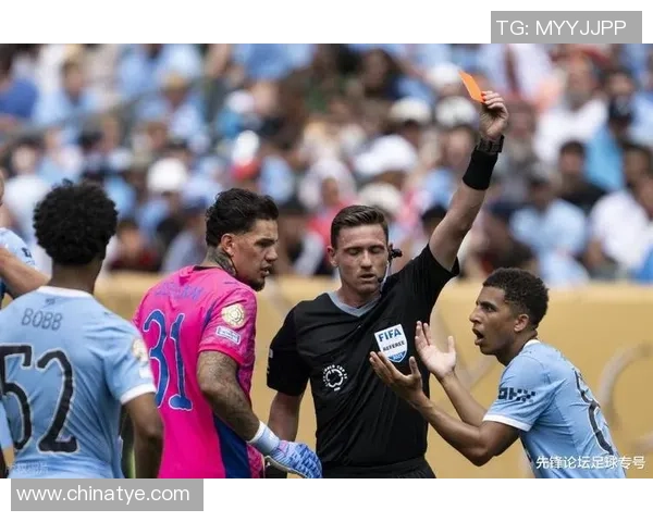 欧联杯激战巴萨逆转曼城红牌争议引发全场热议战术解析尽显精彩 欧联杯激战巴萨逆转曼城红牌争议引发全场热议战术解析尽显精彩